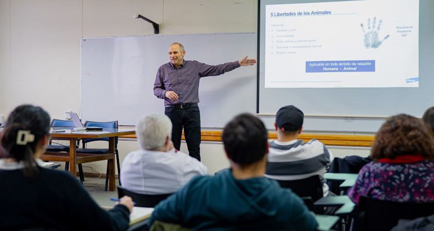 Dictan charla-taller sobre bienestar animal con énfasis en acuicultura en la UMAG