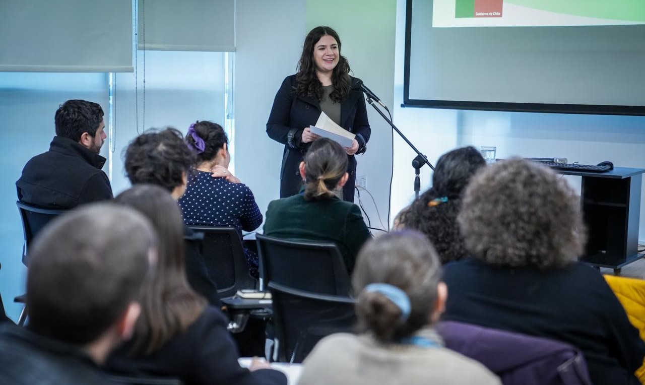 Ministerio de la Mujer presenta estudio sobre experiencias de mujeres cuidadoras de personas con discapacidad y dependencia severa