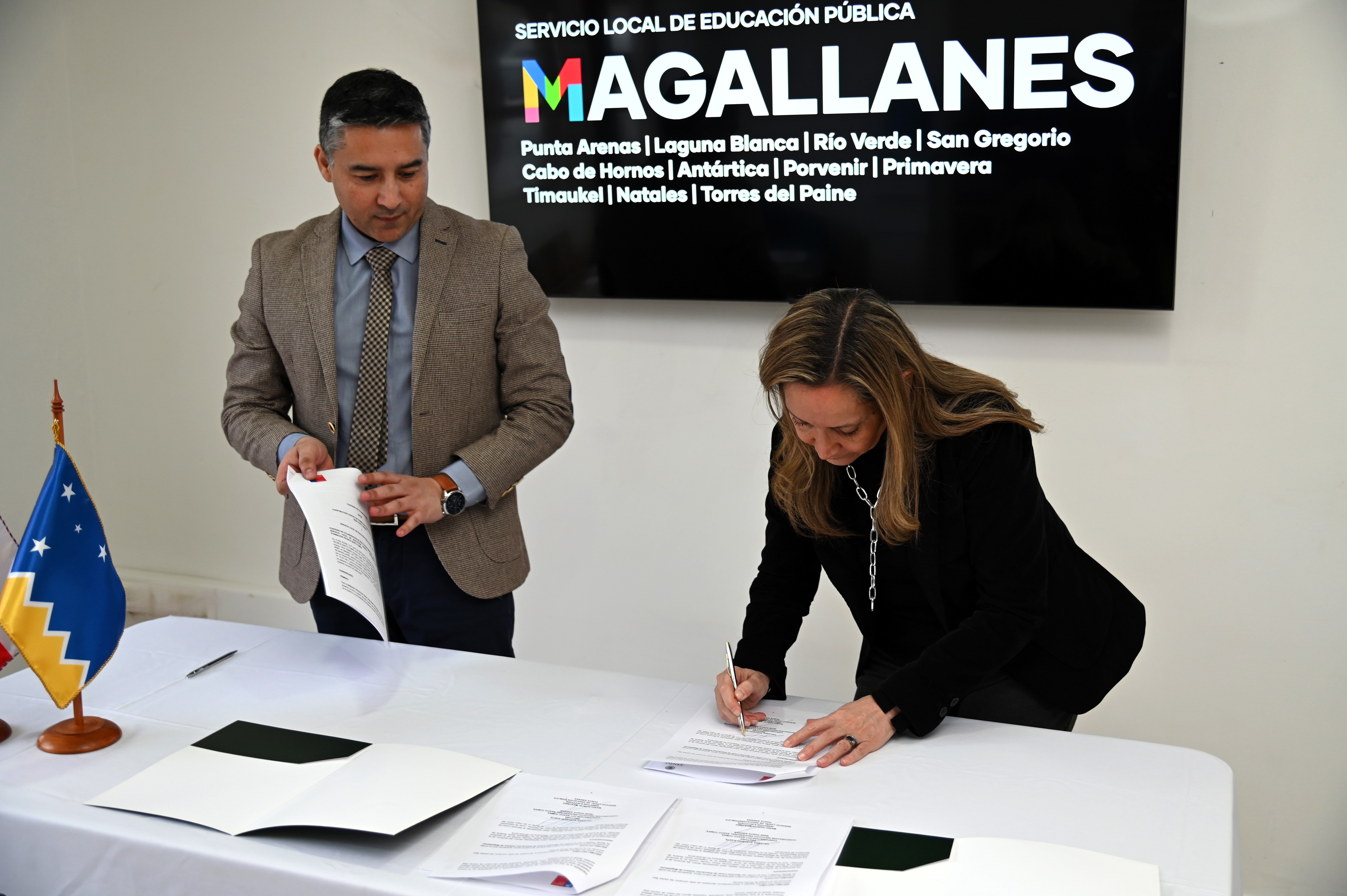 Slep Magallanes y Santo Tomás firmaron convenio para prácticas profesionales