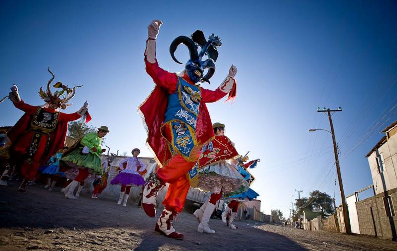 Comenzaron a llegar las diabladas para participar en la tradicional Fiesta de la Tirana