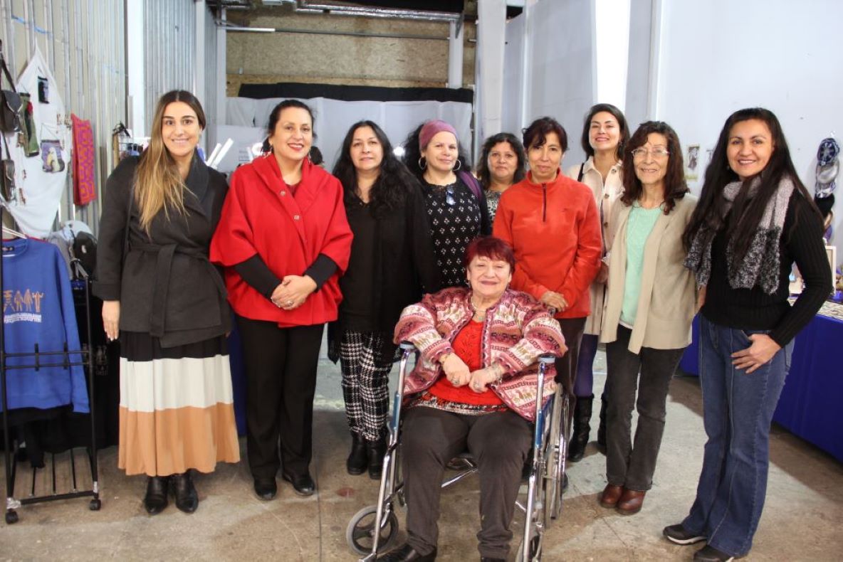 Autoridades Inauguran Feria de Emprendedoras Artesanas en Zona Franca de Punta Arenas