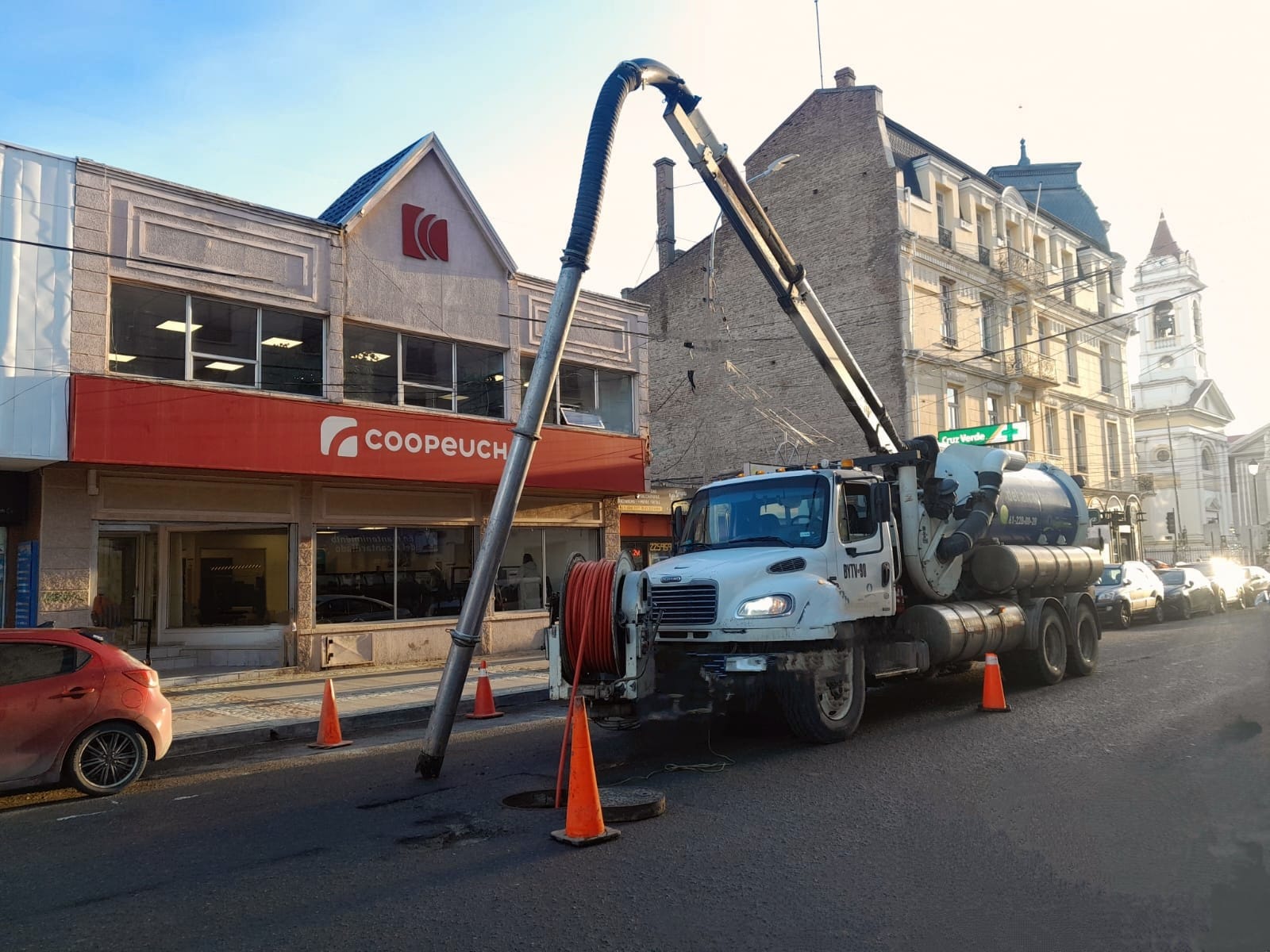 Utilizando metodología Cracking, Aguas Magallanes iniciará reposición de colector en calle Nogueira en el centro de Punta Arenas