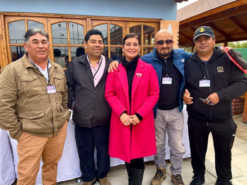 Pescadores artesanales debaten proyecto para abastecer escuelas públicas con productos del mar