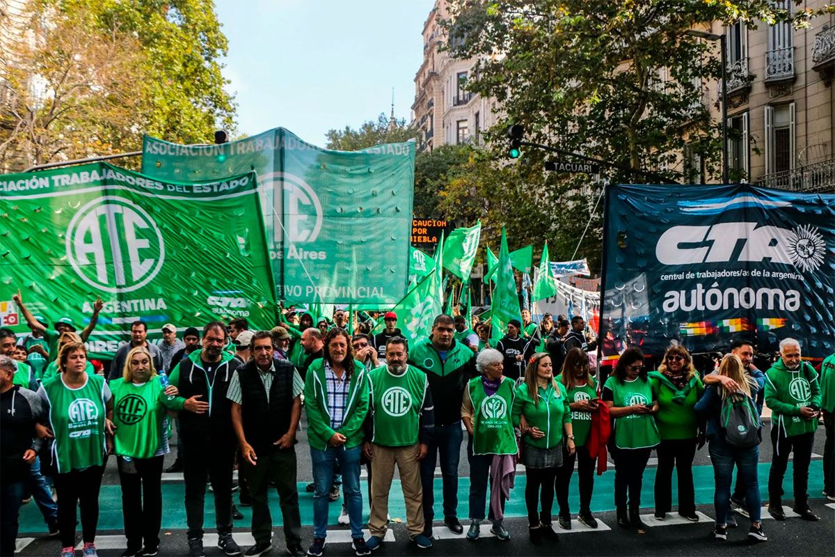 Continúan los despidos masivos de funcionarios públicos en Argentina