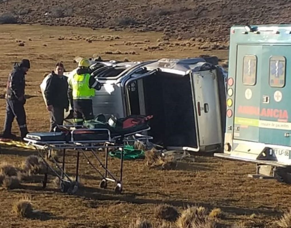 Vehículo de procedencia argentina con cuatro ocupantes volcó hoy en ruta a Monte Aymond