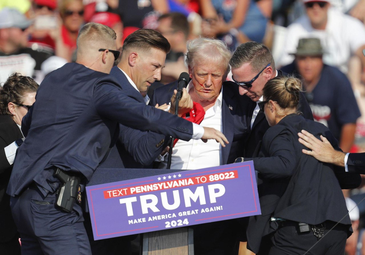 Atentan contra el candidato presidencial Donald Trump en un miting de campaña en Pensilvania, Estados Unidos