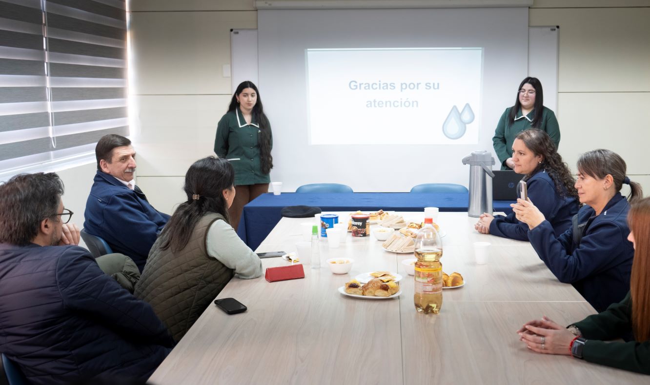 Alianza entre Aguas Magallanes y la Universidad de Magallanes enriquece la formación educativa