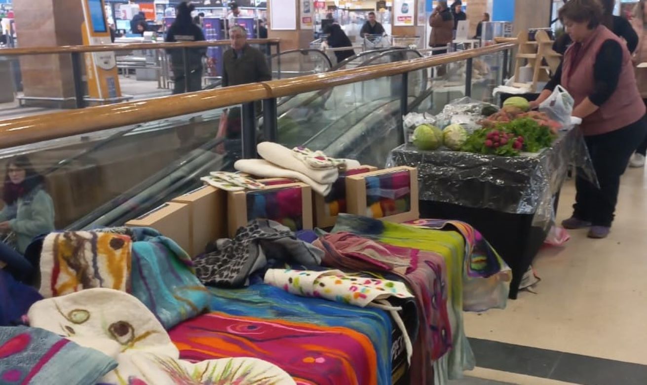 Productos regionales y agricultura libre de químicos en el Mercado Campesino de INDAP