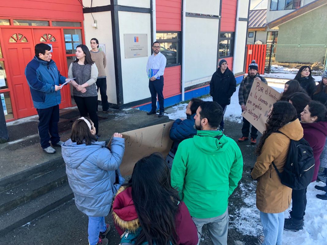 A más de una semana de entrada en vigencia: Abordan alcances de la Ley Karin en Puerto Williams