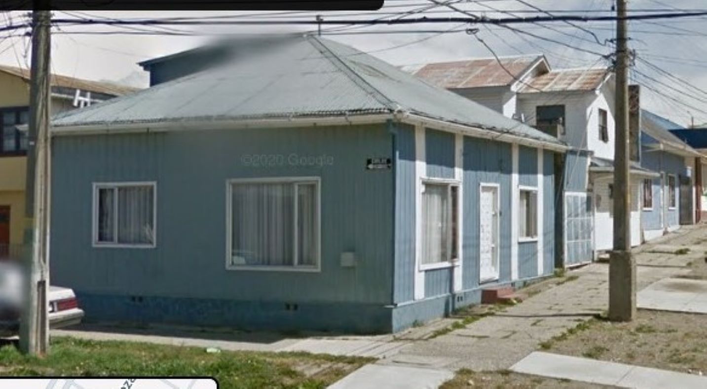 Carrera nocturna termina en choque contra una vivienda y seis personas lesionadas en el sector Sur de Punta Arenas
