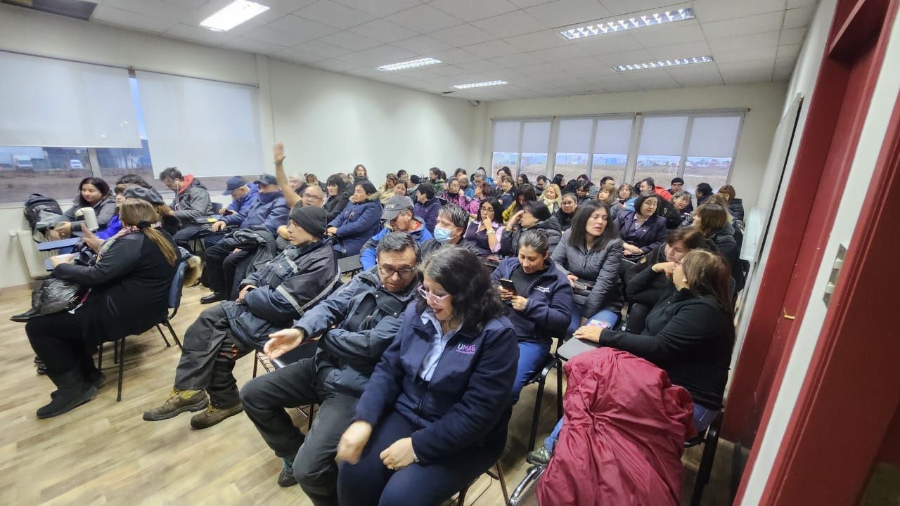 Funcionarios y funcionarias de la Universidad de Magallanes continúan en paro