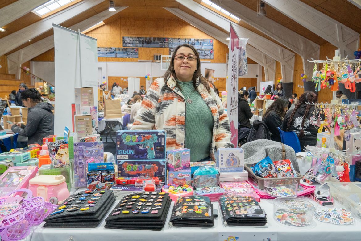 Feria “Pequeños Gigantes” de la Municipalidad de Puerto Natales reunió a 25 emprendimientos locales