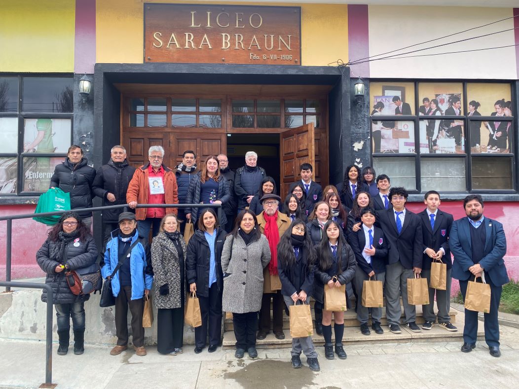 Estudiantes junto a sobrevivientes de la dictadura recorrieron Sitios de Memoria en Punta Arenas