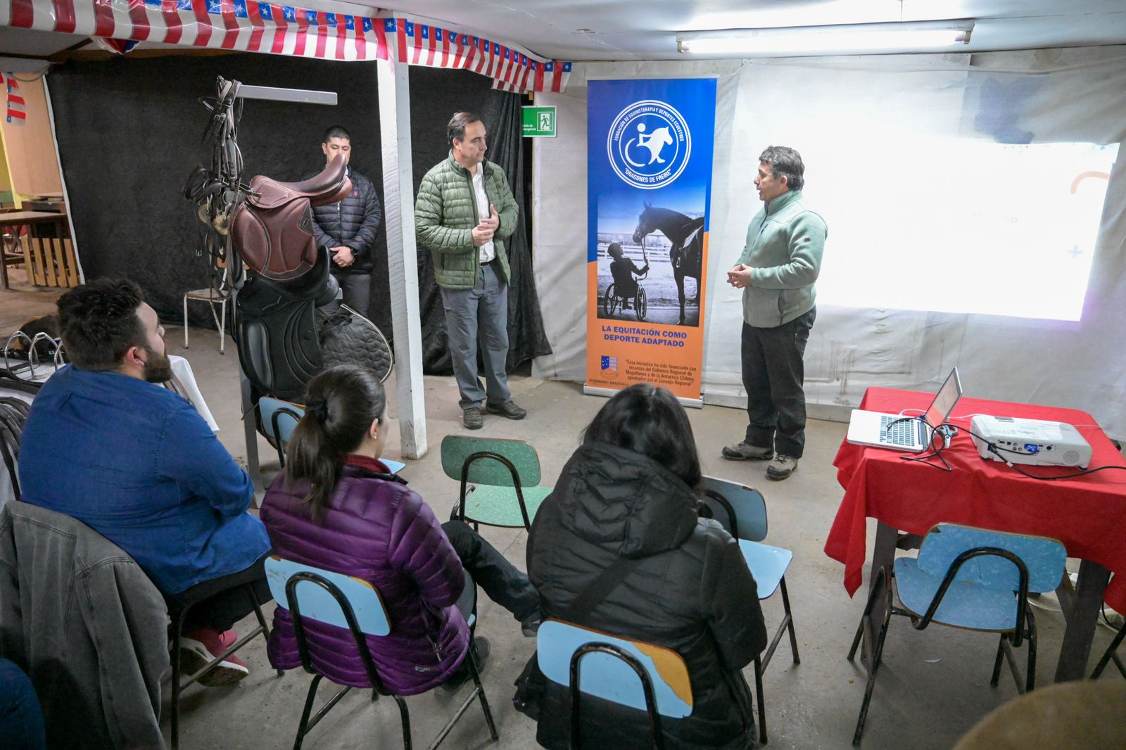 Realizan talleres de formación para equinoterapia adaptada en Punta Arenas