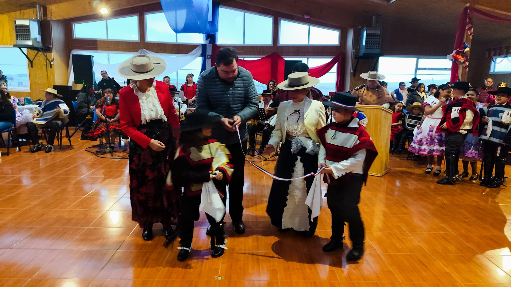 Fonda Oficial del 18 se inauguró en Puerto Natales