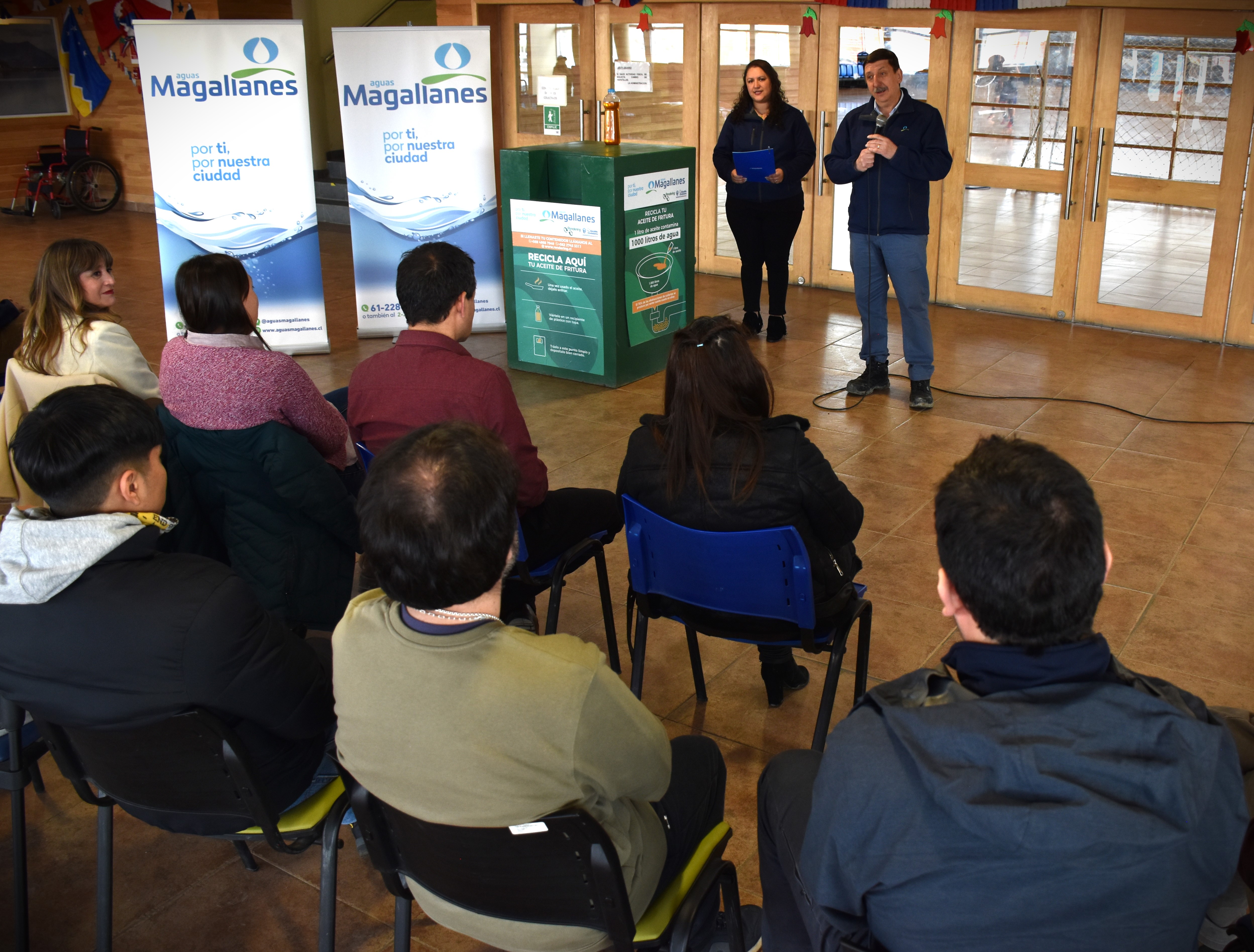 Inauguran nuevo Punto para reciclaje de aceite doméstico en Puerto Natales | Aguas Magallanes en alianza con el Municipio natalino