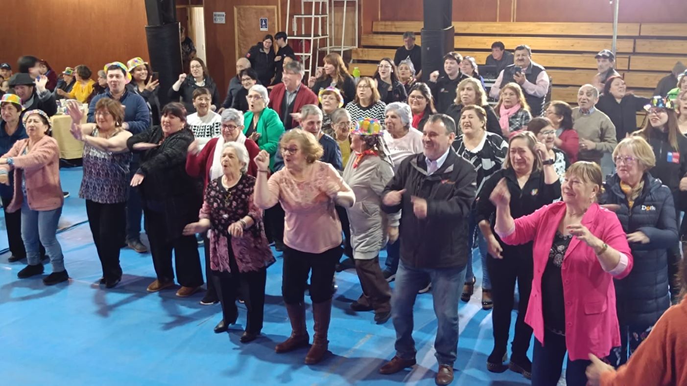 Comuna de Porvenir celebró: “Los que pasamos Agosto” actividad para los Adultos Mayores