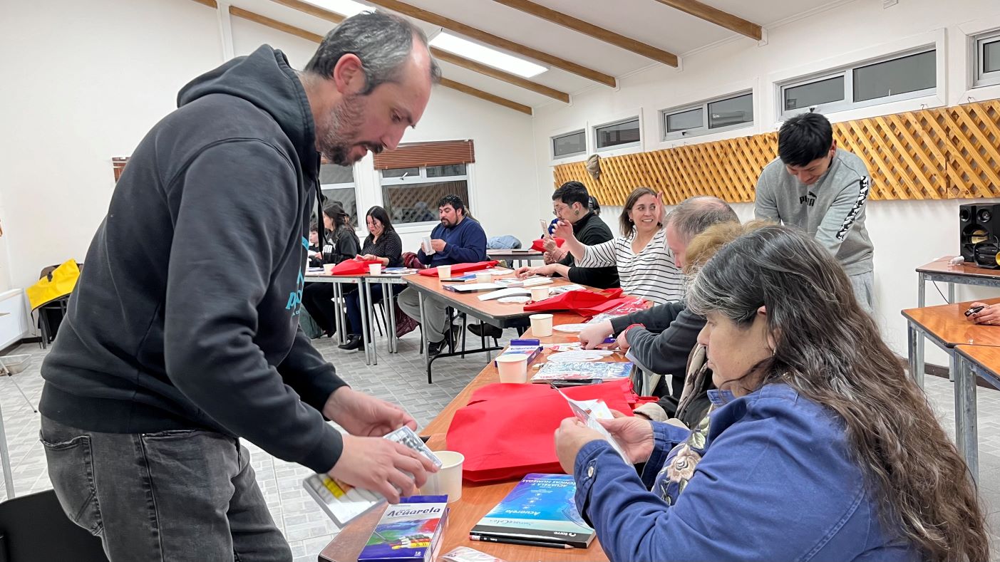 Taller en Cerro Sombrero y financiado por Fondos de la Segegob trabaja la salud mental a través del arte