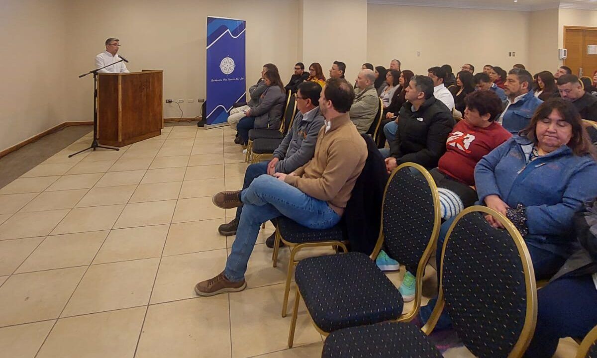 Gremios empresariales y sindicales realizaron conversatorio territorial sobre “Los impactos que generan la Ley Lafkenche y la futura Ley de Acuicultura”