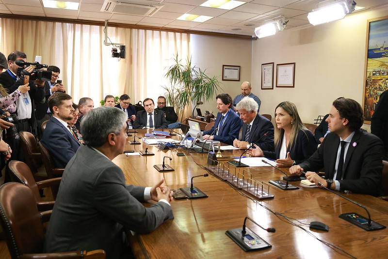 Se constituyen comisiones de acusaciones constitucionales contra ministros de la Corte Suprema