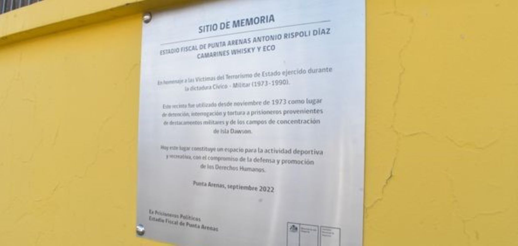 Estudiantes de Pedagogía en Historia realizaron Ruta de Memoria «Camarines del Estadio Fiscal de Punta Arenas» en el Día de los Patrimonios