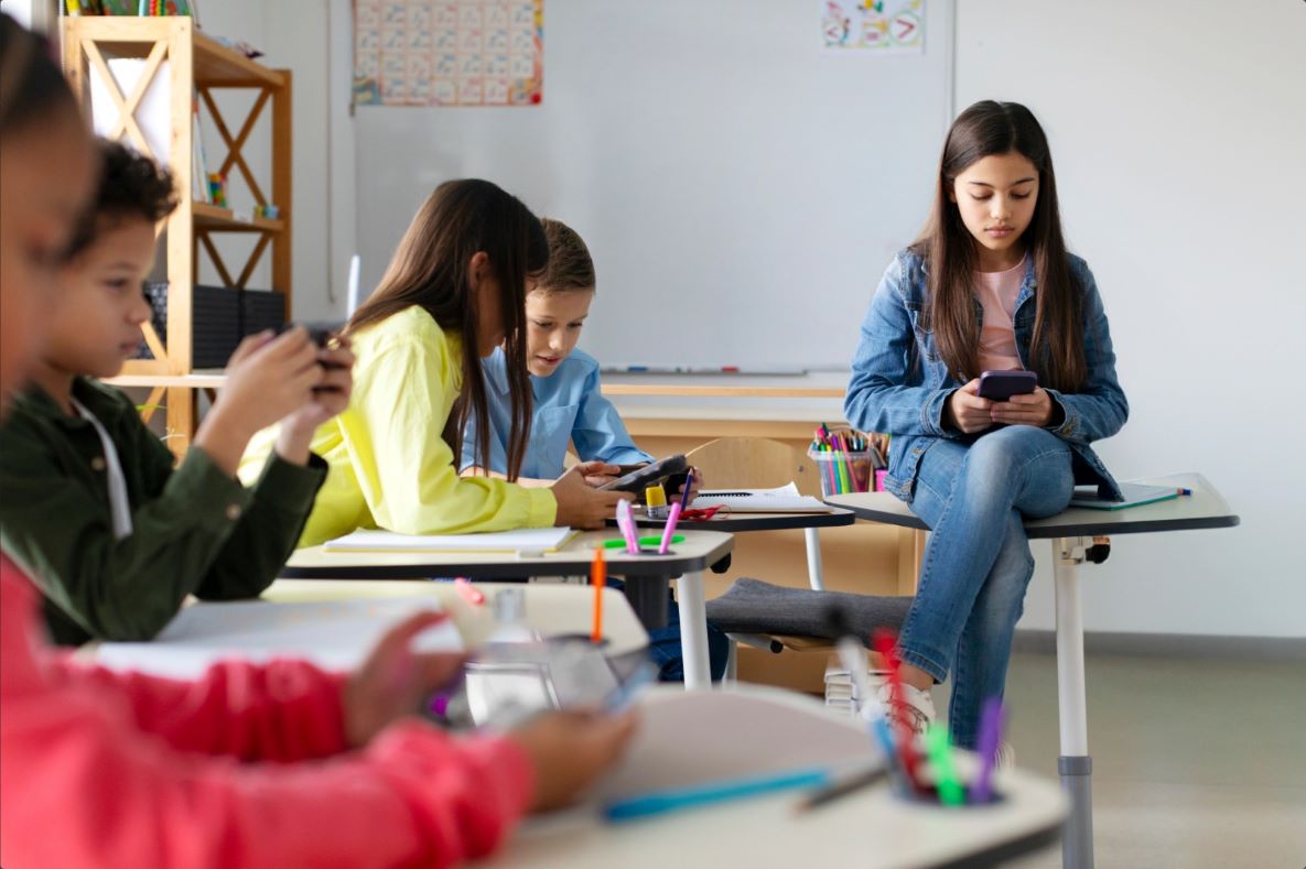 Dispositivos móviles en el aula: por un desarrollo equilibrado de los NNA en la era digital | Verónica Cubillos Sánchez, jefa de Carrera de Técnico en Educación Especial de CFT Santo Tomás San Joaquín