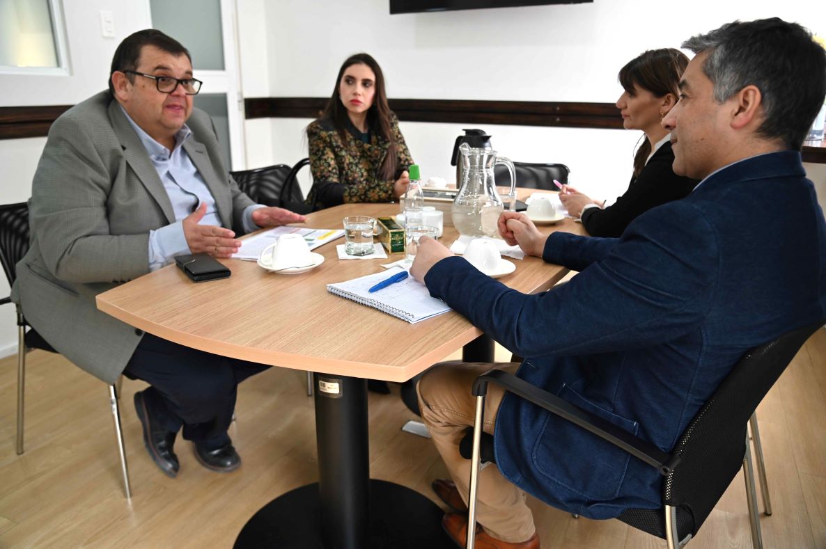 SLEP Magallanes y Servicio de Migraciones buscan regularizar situación migratoria de estudiantes extranjeros