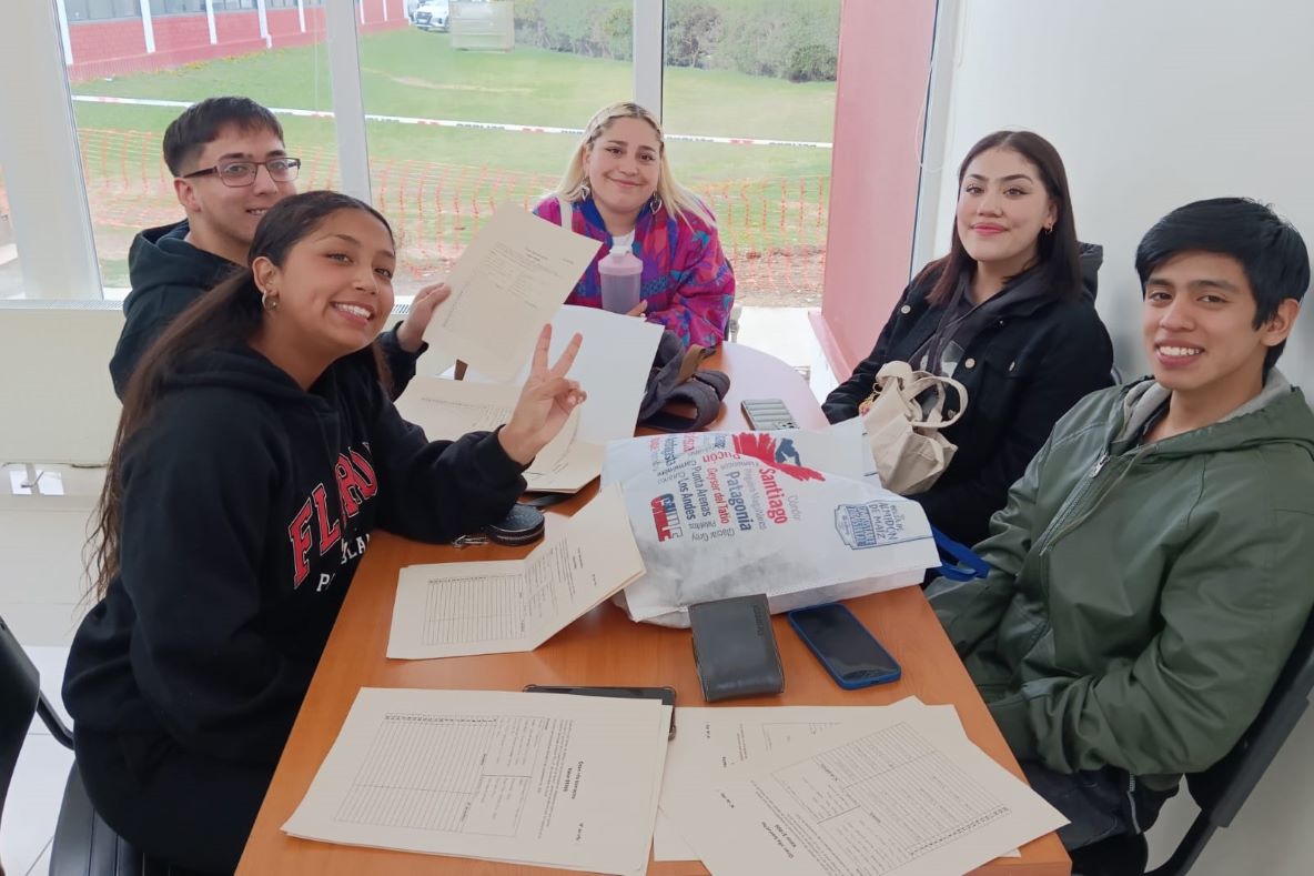 Equipo que representará a Magallanes en torneo nacional interuniversitario de debate competitivo busca apoyos para costear participación.