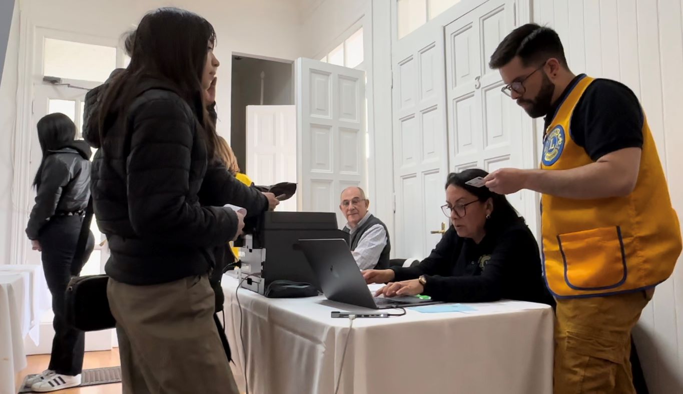 “Estamos fomentando la solidaridad mientras se cuida la salud visual” | José Ignacio Blanco, presidente del Club de Leones Punta Arenas y primer operativo oftalmológico 2024 – 2025