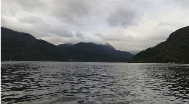 Pescadores artesanales denuncian grave contaminación por derrame de petróleo en Puerto Chacabuco, región de Aysén