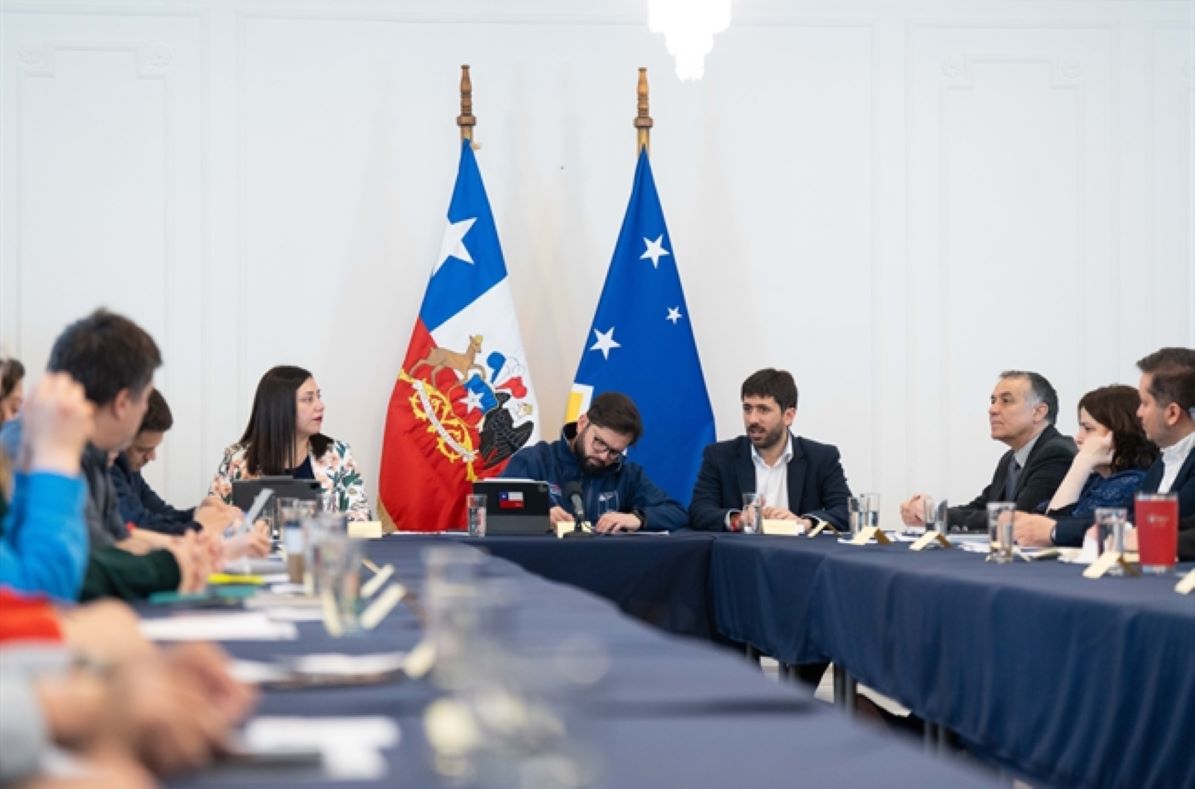 Presidente Gabriel Boric se reúne con Gabinete Regional, beneficiarios del centro histórico de Punta Arenas y dirigentes del Sindicato de ENAP