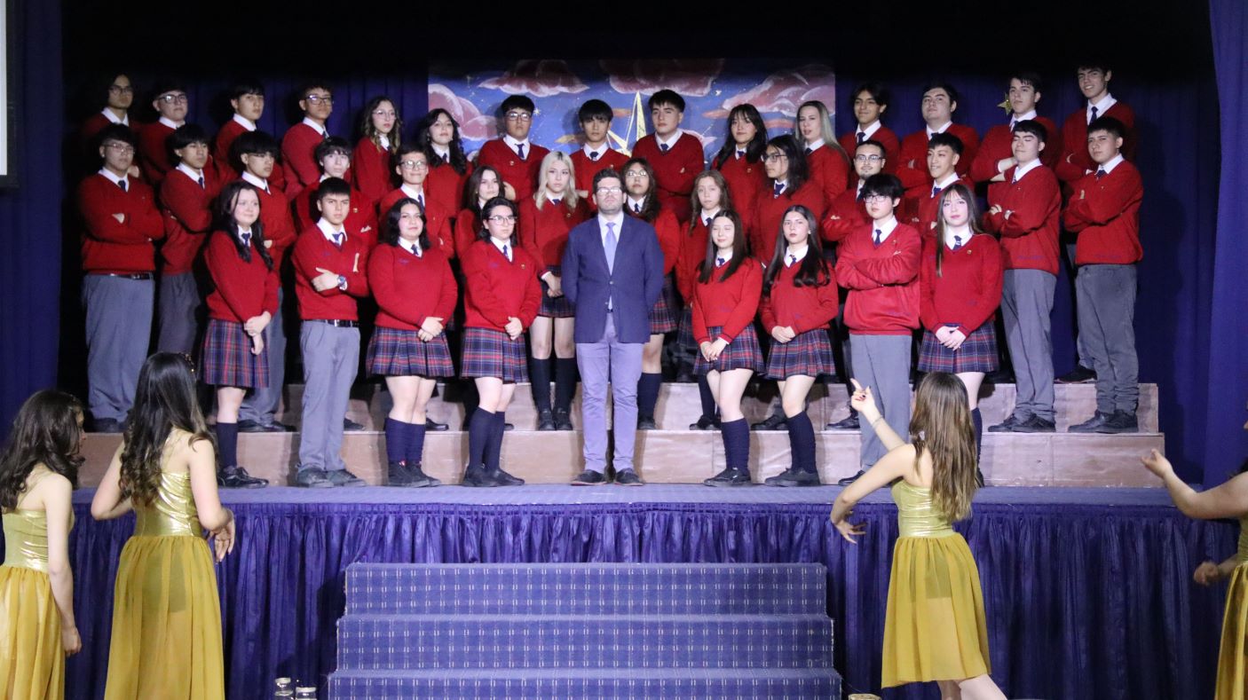 Colegio Pierre Fauré de Punta Arenas realizó ceremonia de Licenciatura de los 4os Años Medios