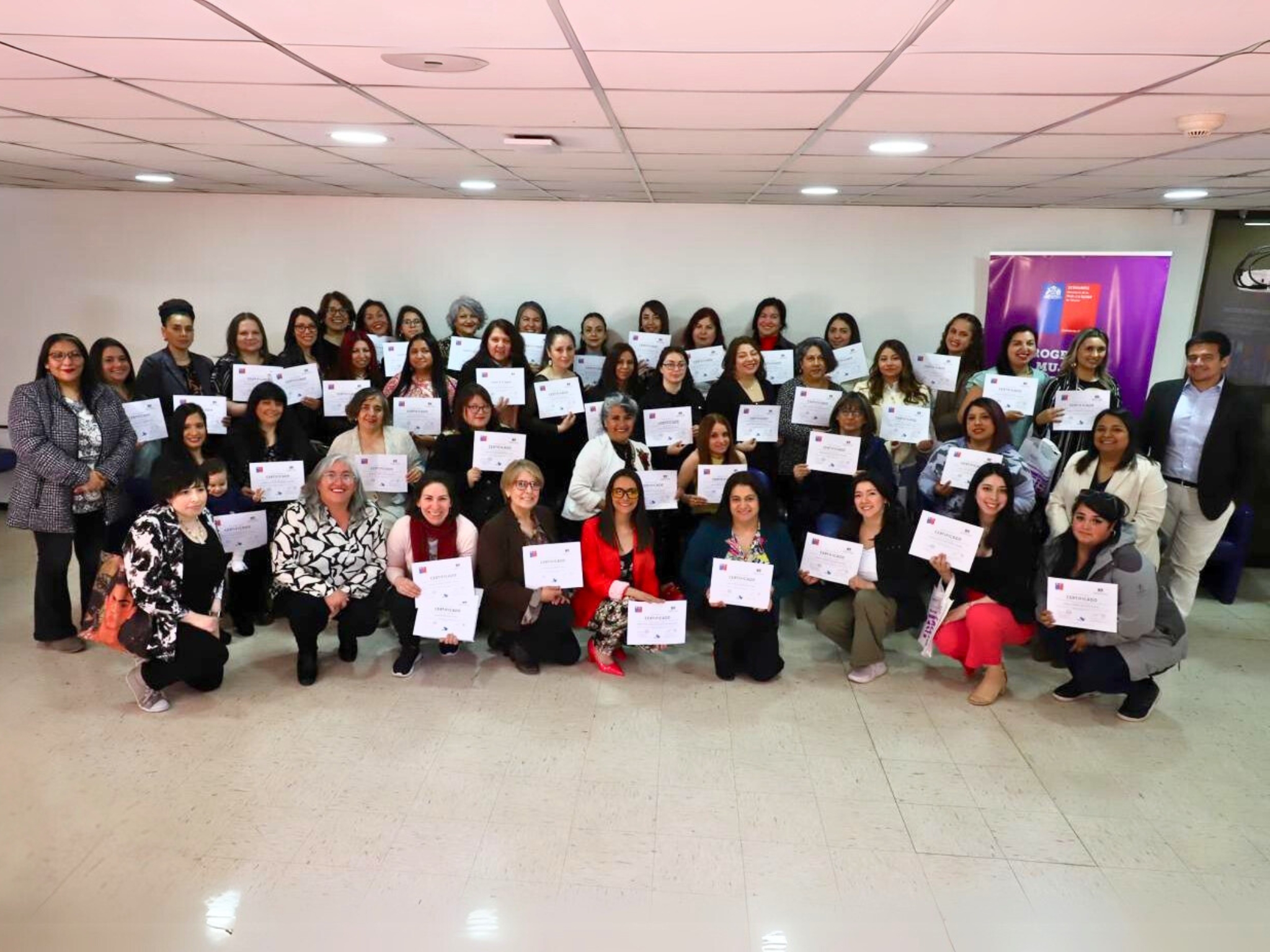Mas de 60 mujeres emprendedoras recibieron su certificación de SERNAMEG Magallanes