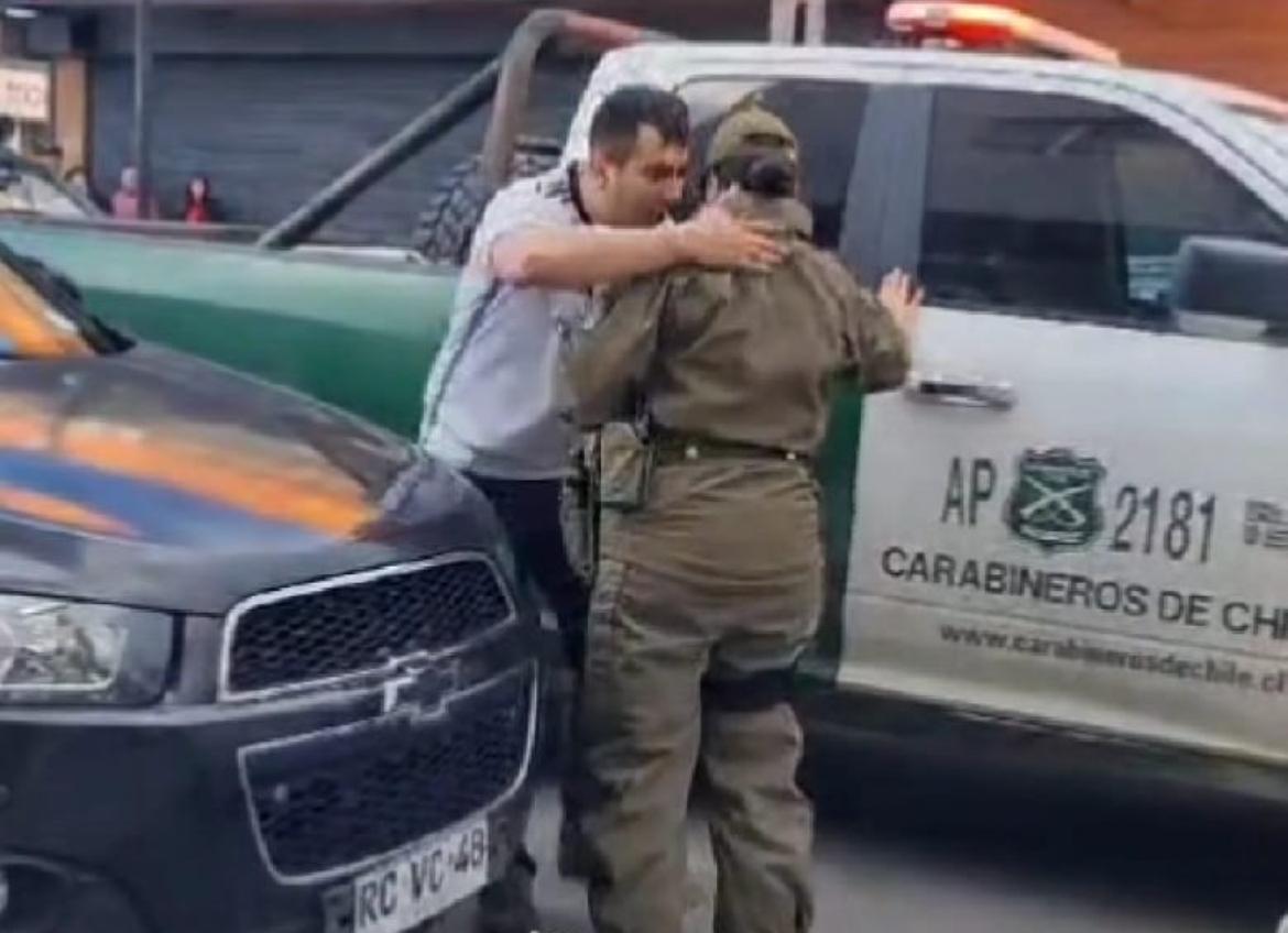 Instruyen sumario administrativo a Carabinero que se embarcó en patrulla para celebrar triunfo de Colo-Colo usando la camisera del equipo.