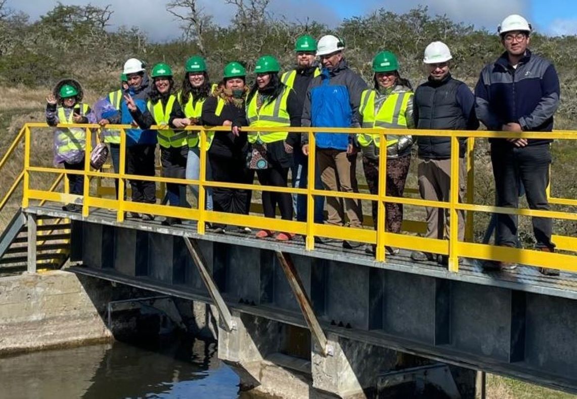 Dirigentes de la Unión Comunal Juntas Vecinales Unidas de Puerto Natales realizaron visita guiada a las instalaciones de Aguas Magallanes
