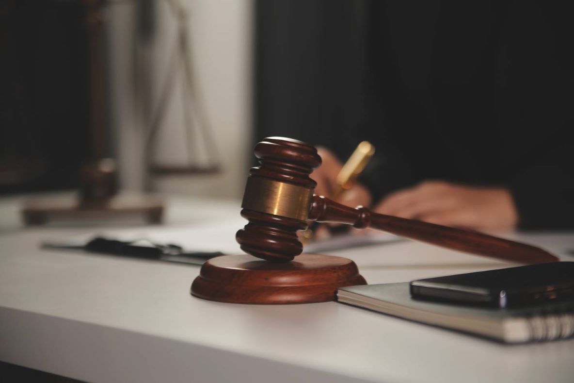 Defensa de Luis Hermosilla revela listado de jueces y fiscales que habrían conversado con el cuestionado abogado