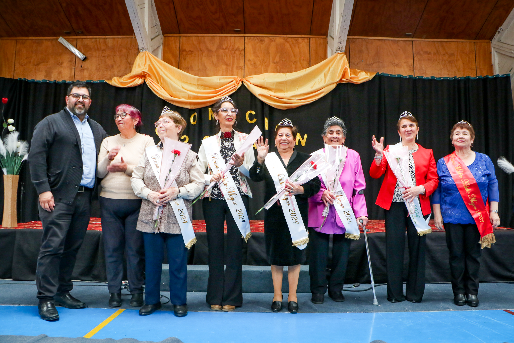 Exitosa Gala del Mes de los Grandes en Puerto Natales