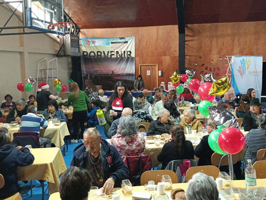Celebración adelantada de Navidad para personas mayores se efectuó en Porvenir
