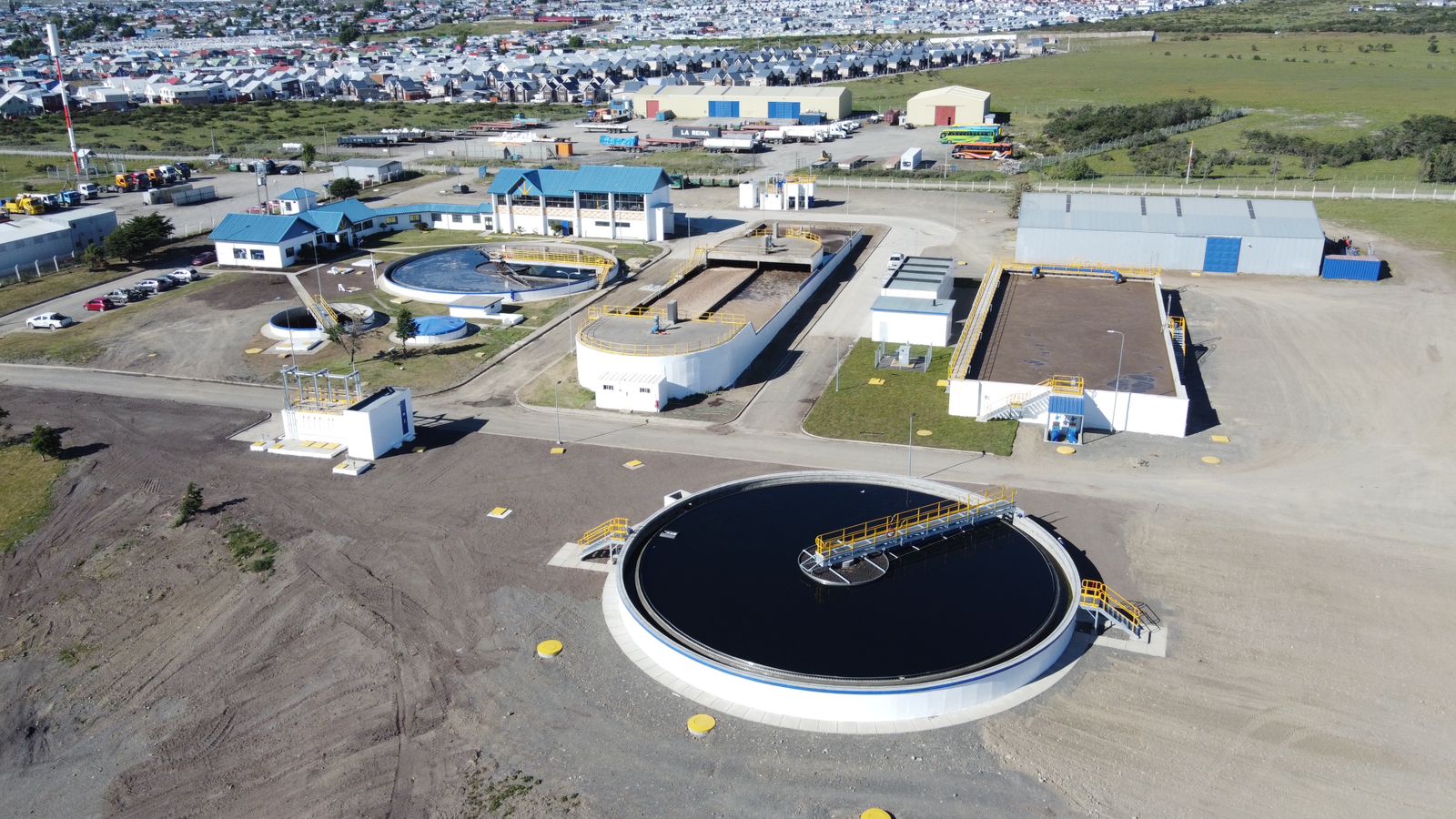 Aguas Magallanes en Puerto Natales apunta a trabajar por una ciudad y destino turístico verde | Mas de $ 8 mil millones invierten en optimización de planta de tratamiento de aguas servidas