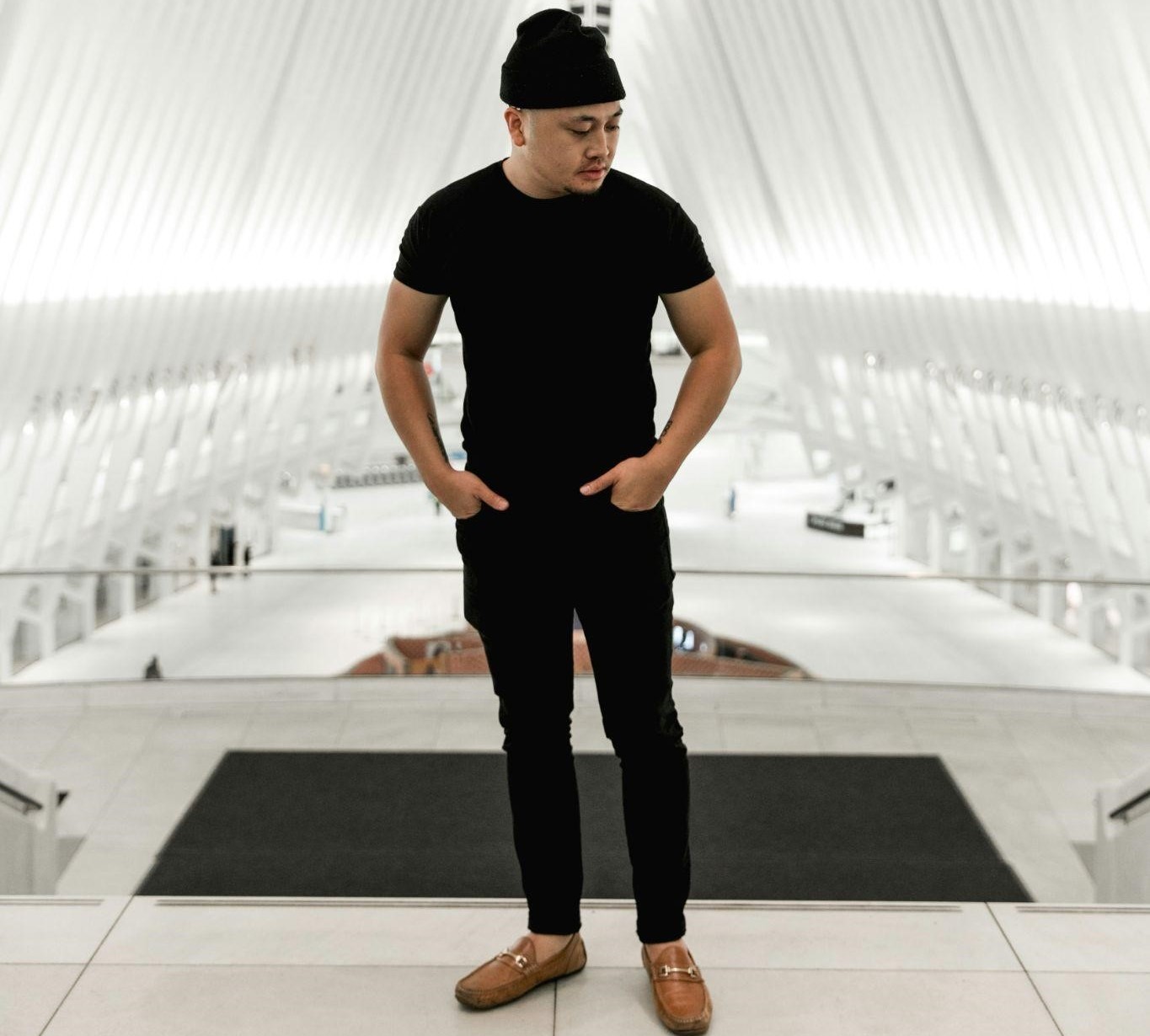 Descubre cómo vestir con mocasines hombre y tips para cuidar este calzado