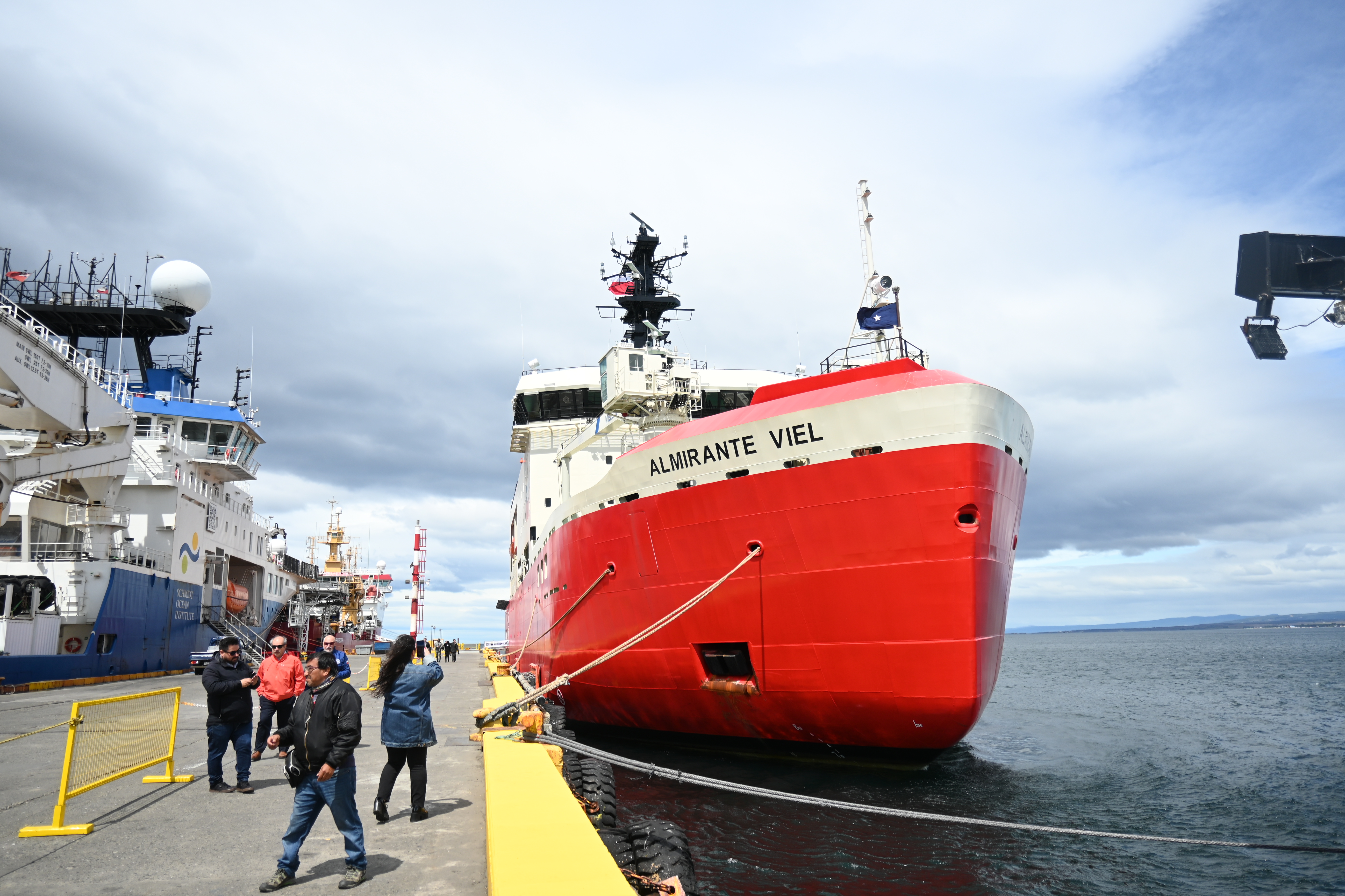 EPAUSTRAL destaca vinculación con la Armada de Chile ante la llegada del rompehielos Almirante Viel al Muelle Arturo Prat de Punta Arenas