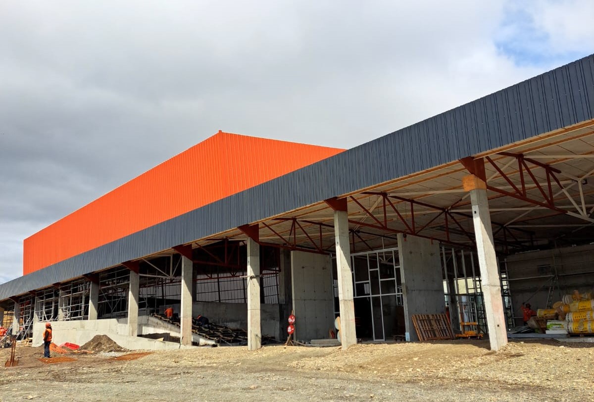 Consejeros Regionales destacan avances en la construcción de Gimnasio Zavattaro de Porvenir