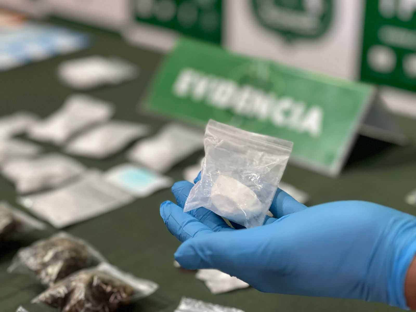 Carabineros desarticuló red de microtráfico en Punta Arenas: dos colombianos detenidos con droga y dinero en efectivo