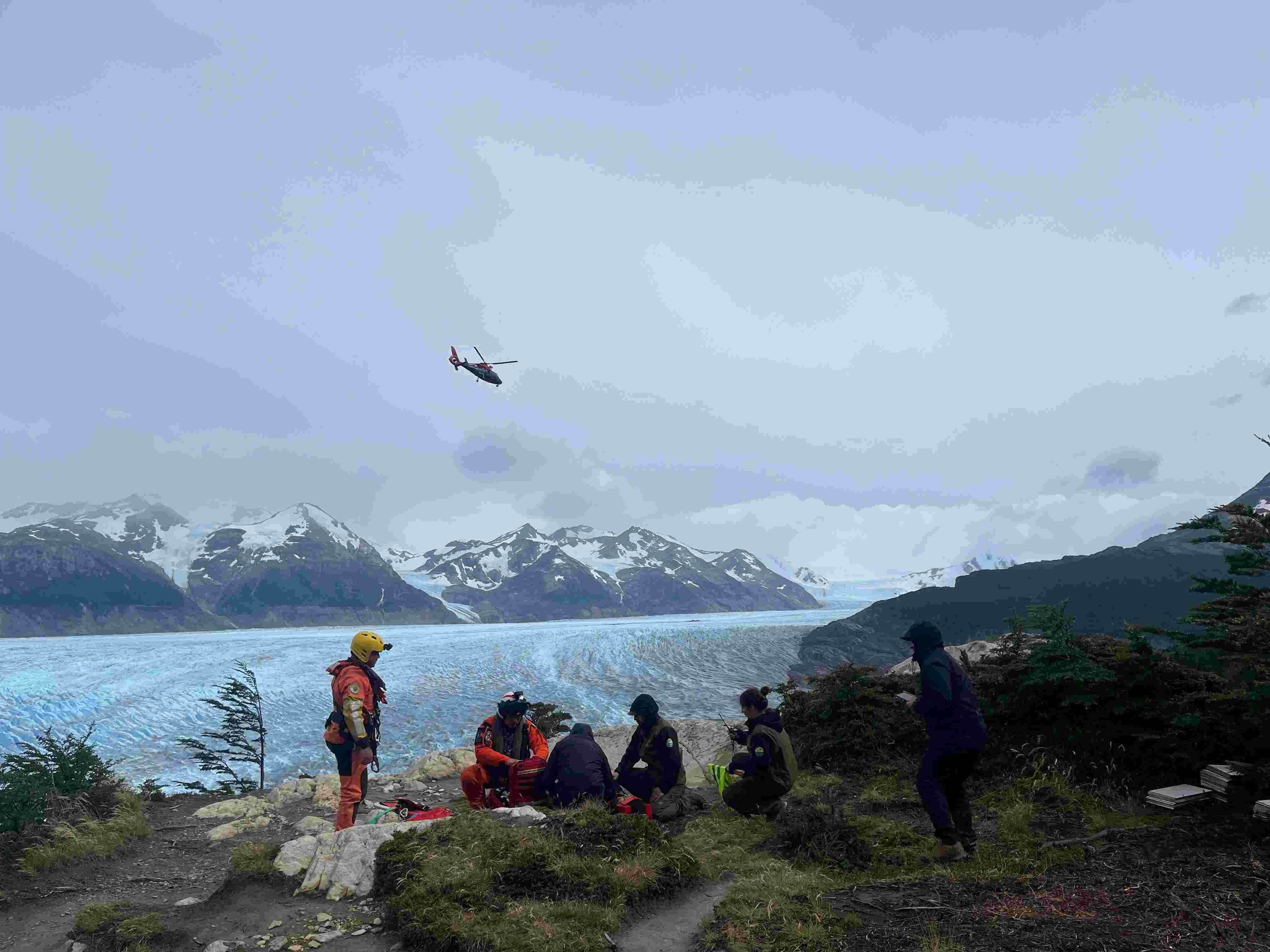 CONAF y seremi de agricultura llaman a la precaución a visitantes tras operativos simultáneos de evacuación en el Parque Nacional Torres del Paine