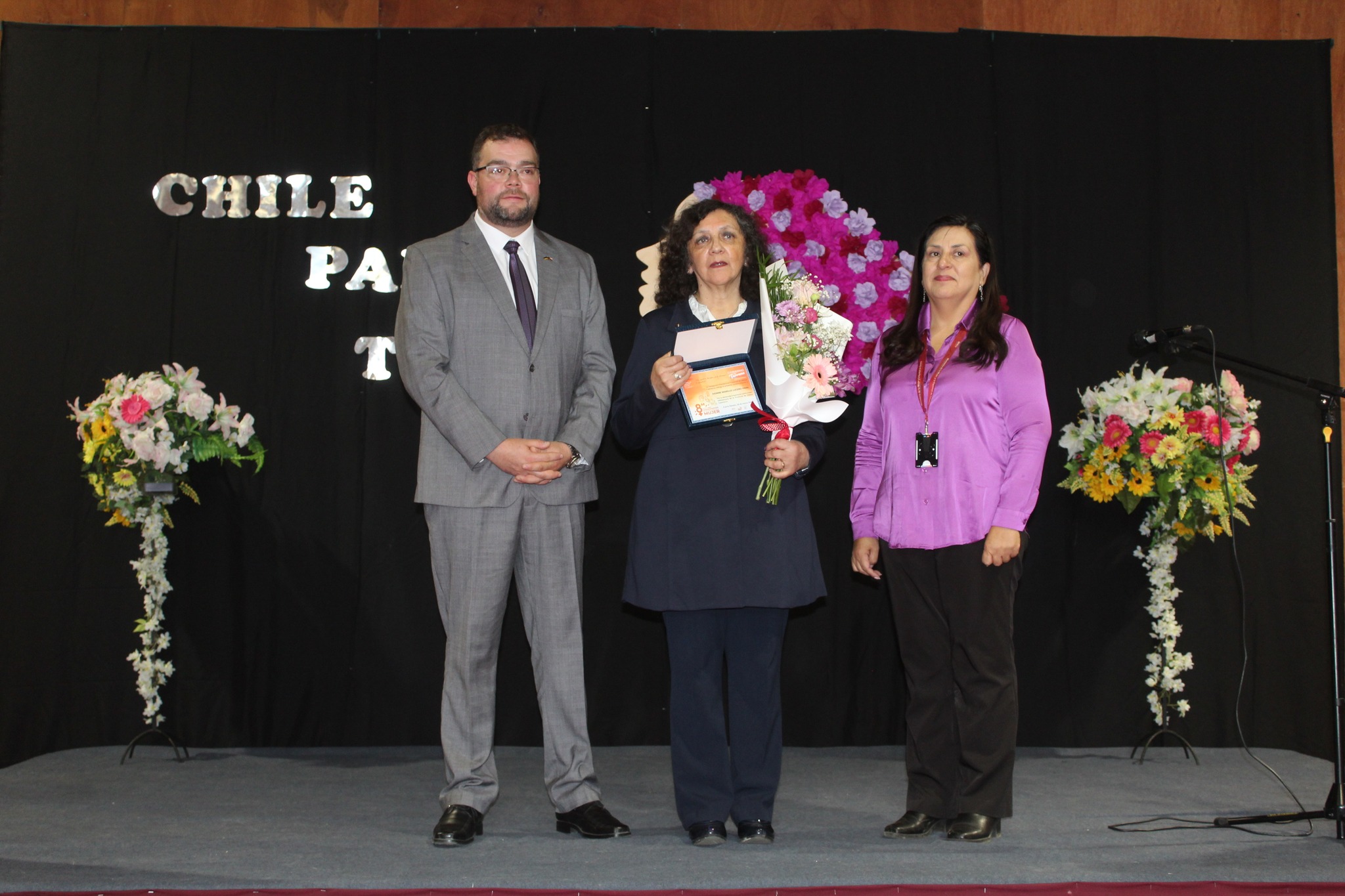 4 mujeres destacadas de Ultima Esperanza reciben reconocimiento