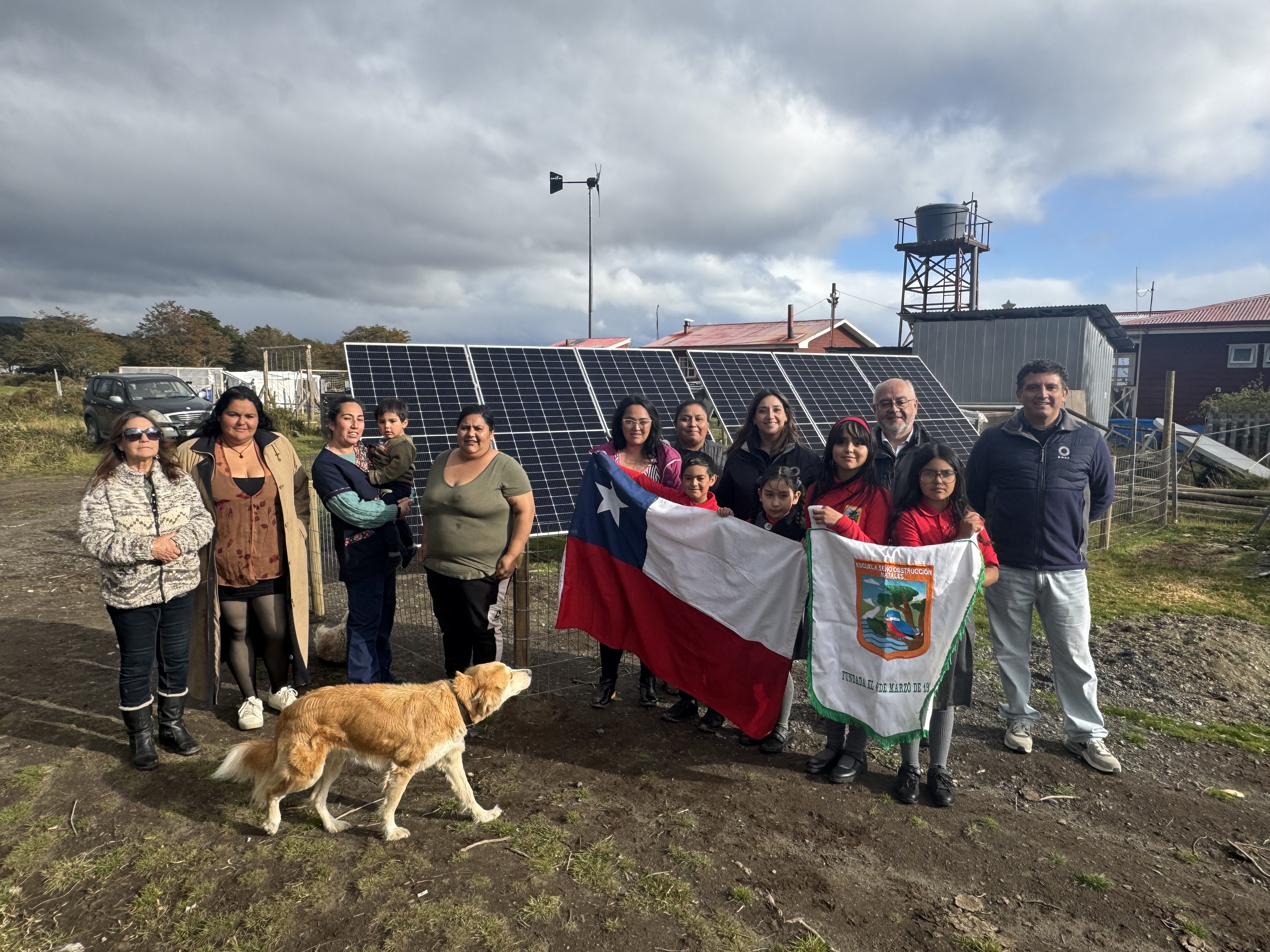 Paneles solares brindan nuevas oportunidades a estudiantes de Seno Obstrucción