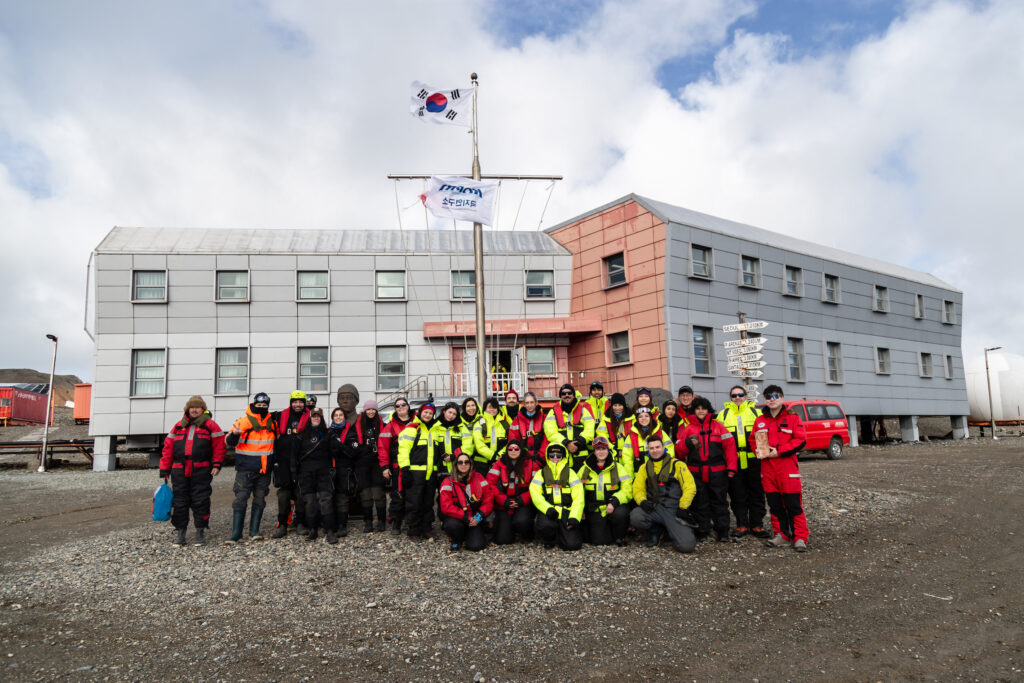 Con énfasis en la colaboración internacional se realiza Expedición Antártica Escolar 2025
