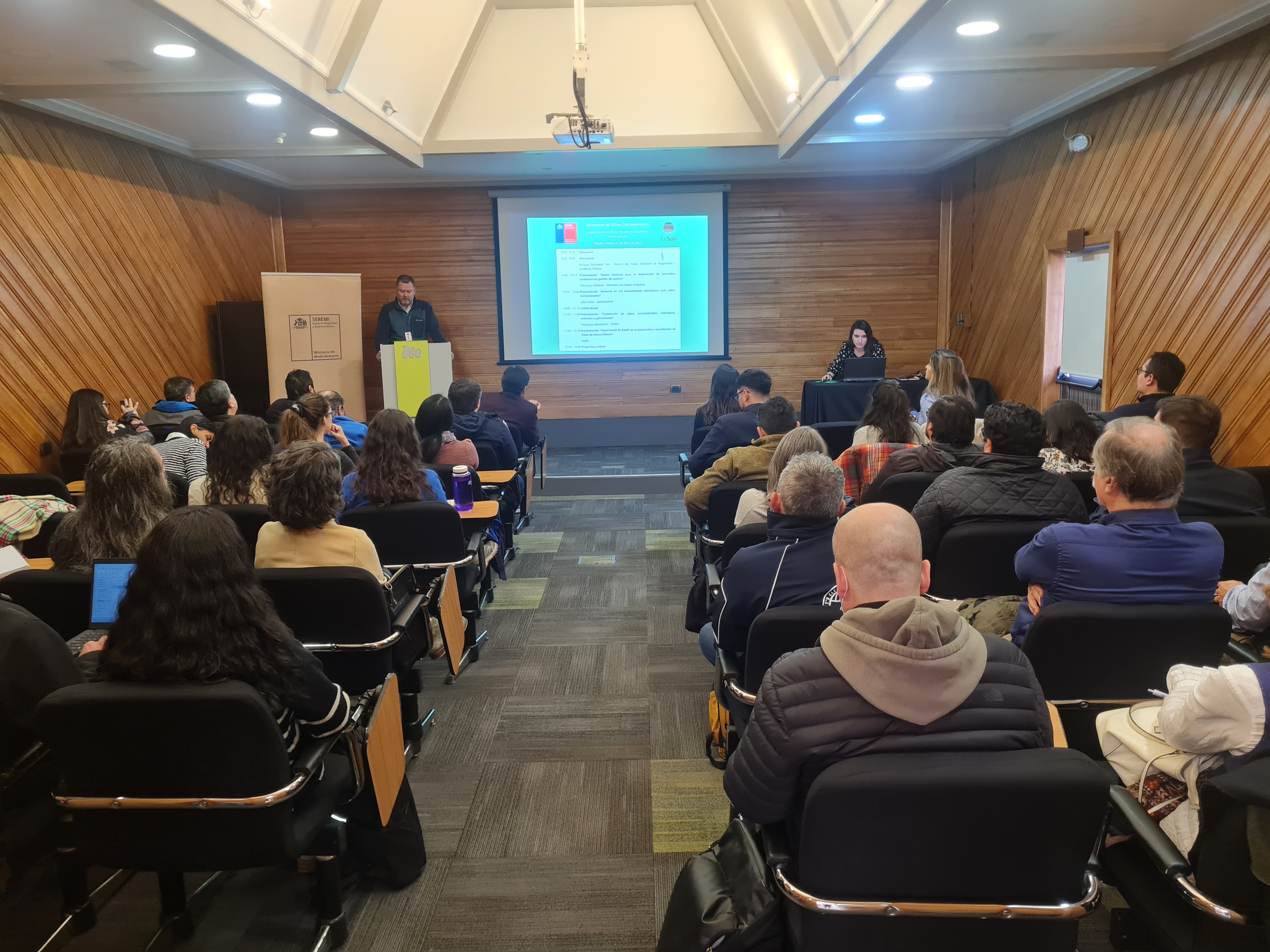 Conmemorando el Día de la Tierra, se realizó exitoso Seminario de Sitios Contaminados en Punta Arenas