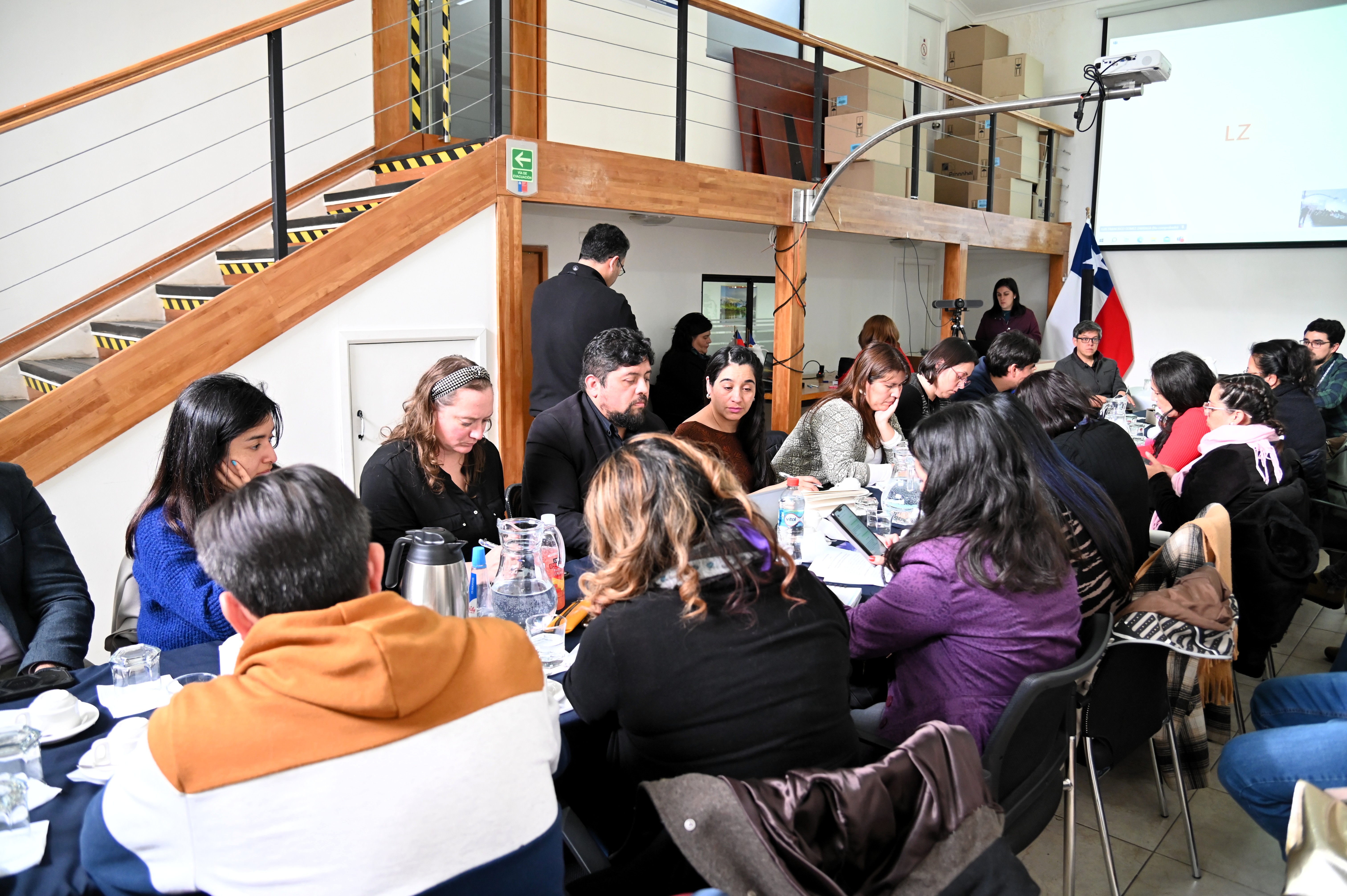 Profesores y Servicio Local de Educación Pública acercan posiciones tras extensa reunión