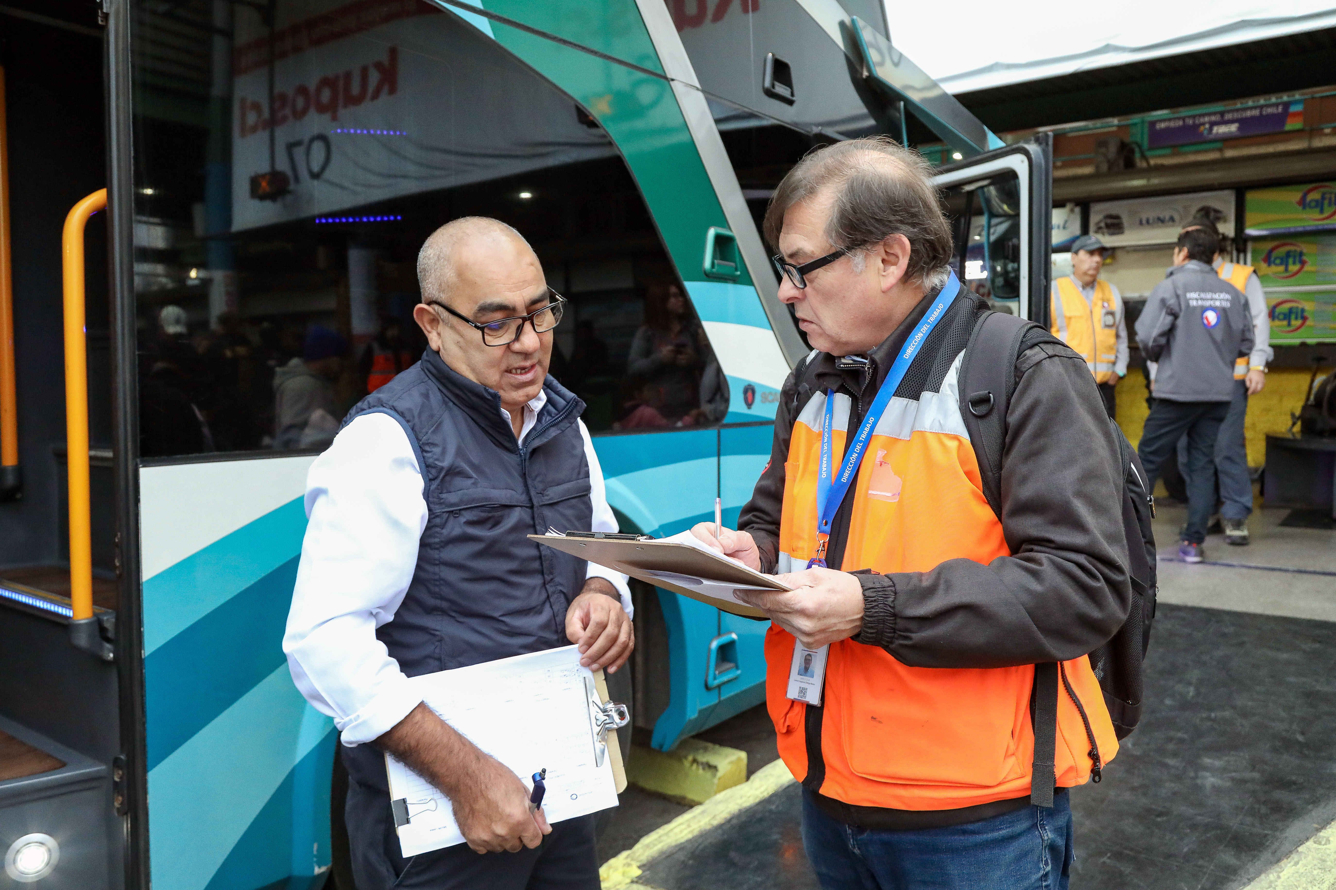 Dirección del Trabajo aplicó multas por 189 millones de pesos en fiscalización de autobuses interurbanos por feriado del 1 de mayo